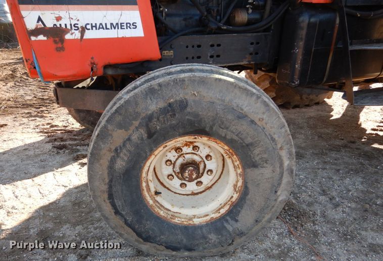 image for item GB9799 1978 Allis Chalmers 7045 tractor