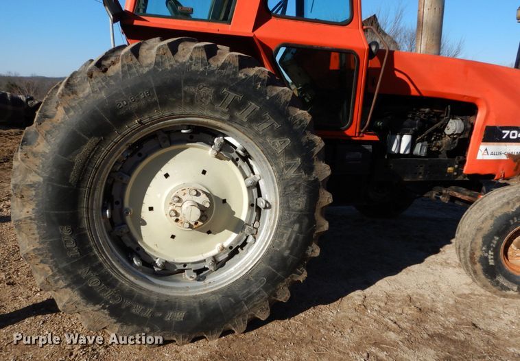 image for item GB9799 1978 Allis Chalmers 7045 tractor