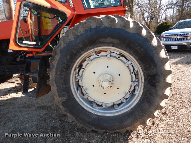 image for item GB9799 1978 Allis Chalmers 7045 tractor