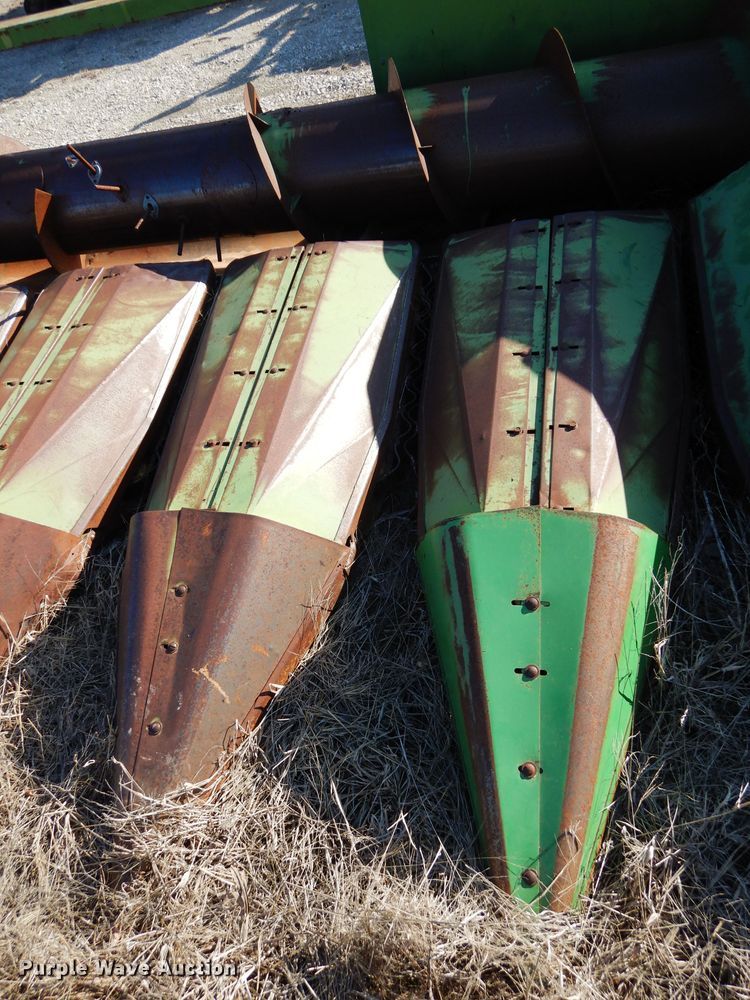 image for item GE9131 John Deere 653 all-crop head