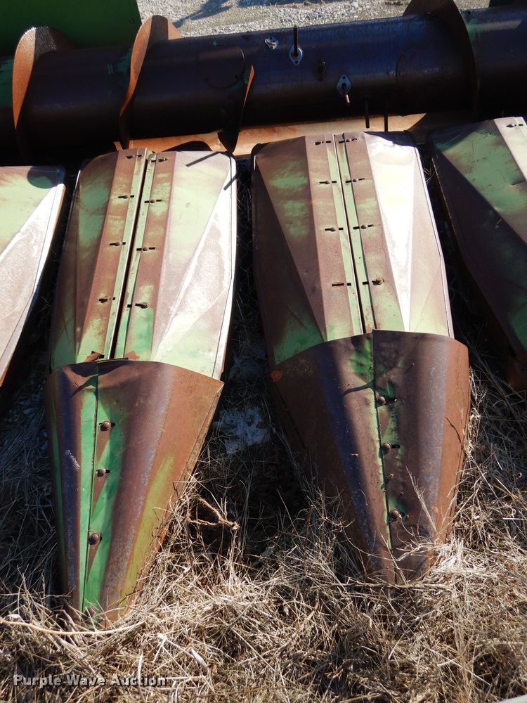 image for item GE9131 John Deere 653 all-crop head