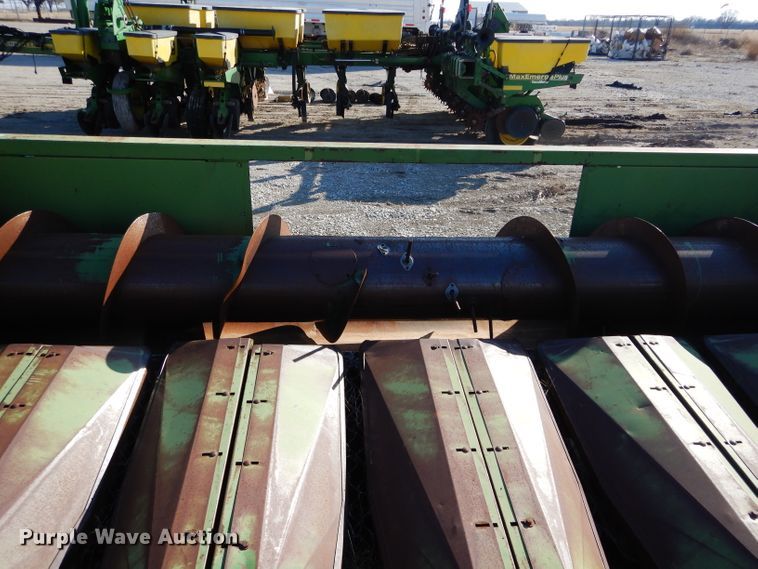 image for item GE9131 John Deere 653 all-crop head