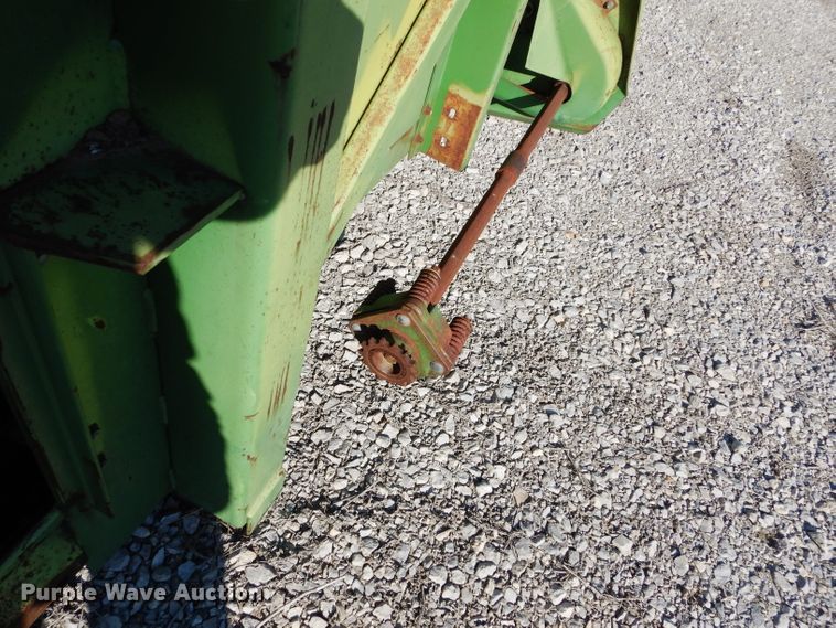 image for item GE9131 John Deere 653 all-crop head