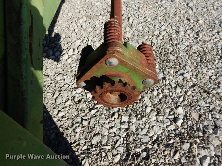 image for item GE9131 John Deere 653 all-crop head