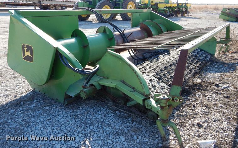 image for item GE9132 John Deere pickup head