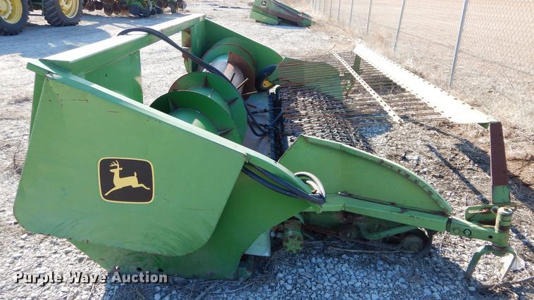 image for item GE9132 John Deere pickup head