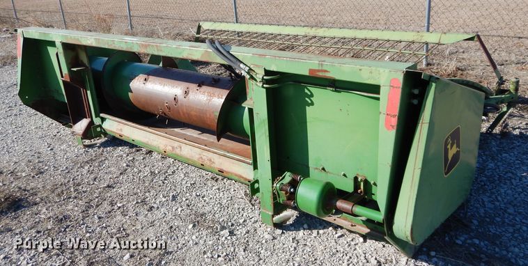 image for item GE9132 John Deere pickup head