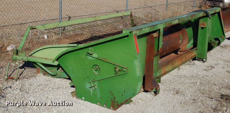 image for item GE9132 John Deere pickup head