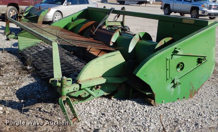 image for item GE9132 John Deere pickup head