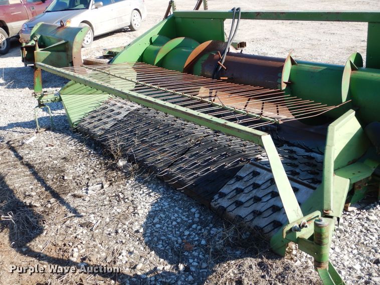 image for item GE9132 John Deere pickup head