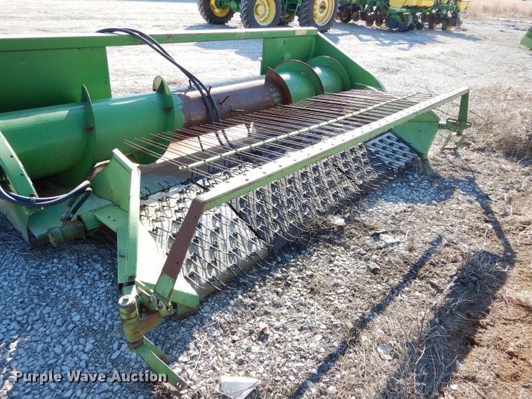 image for item GE9132 John Deere pickup head