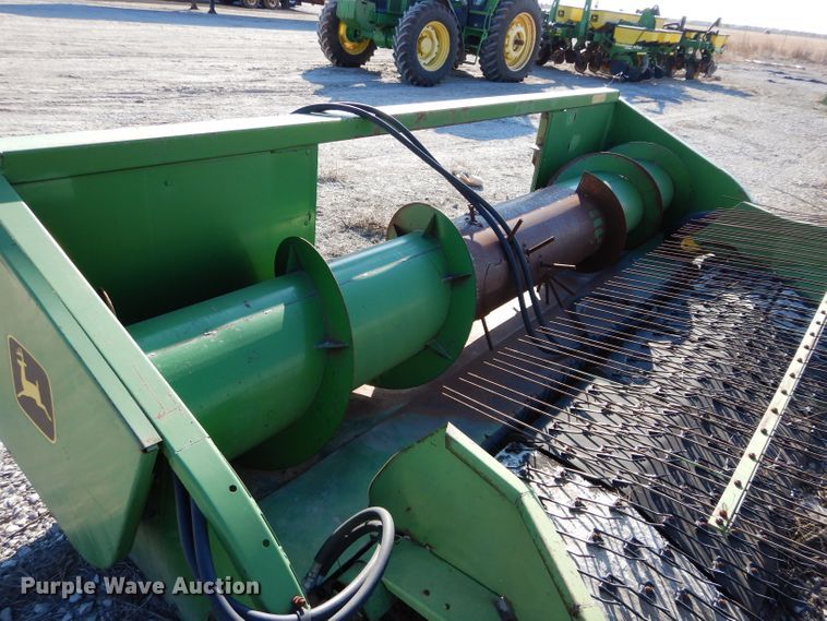 image for item GE9132 John Deere pickup head