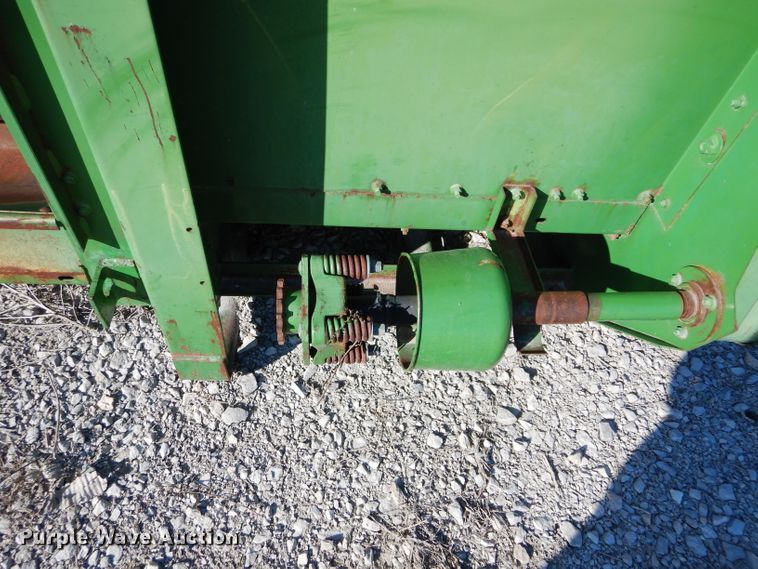 image for item GE9132 John Deere pickup head