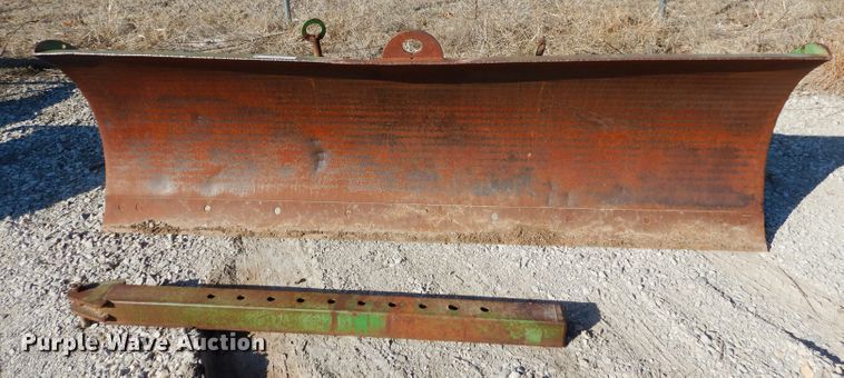 image for item GE9133 John Deere 00524 dozer blade