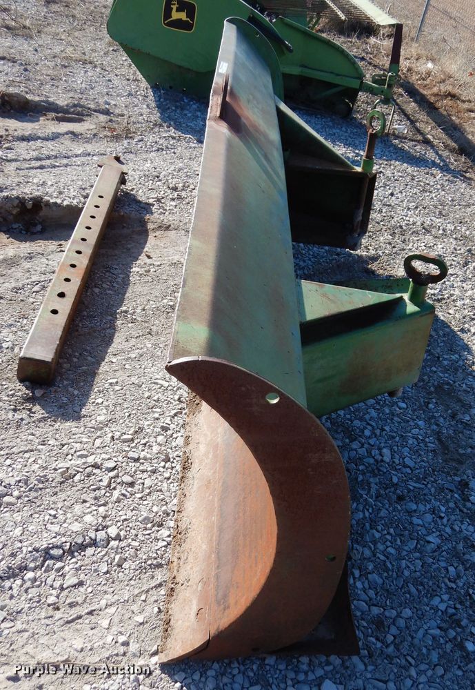 image for item GE9133 John Deere 00524 dozer blade