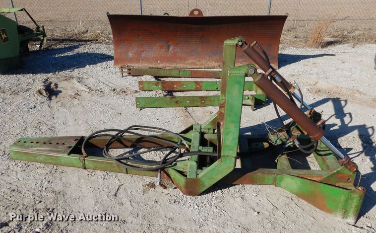 image for item GE9133 John Deere 00524 dozer blade