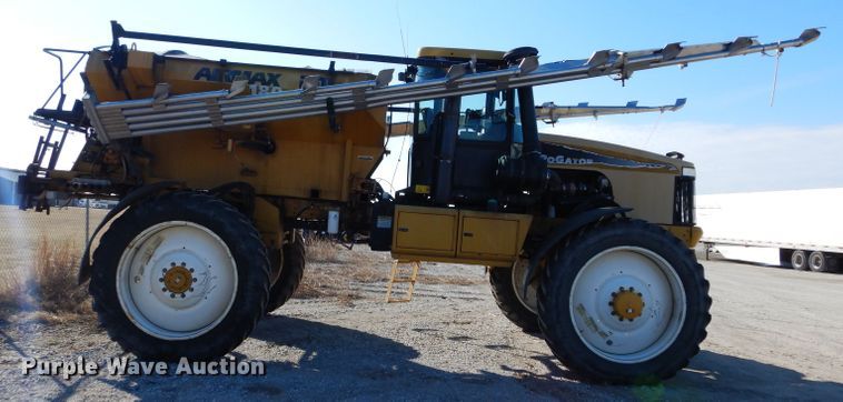 image for item GE9134 Ag-Chem RoGator 1274C applicator