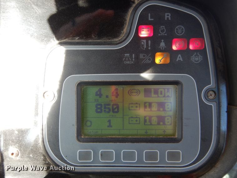 image for item GE9134 Ag-Chem RoGator 1274C applicator