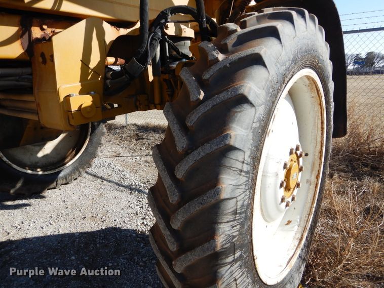 image for item GE9134 Ag-Chem RoGator 1274C applicator