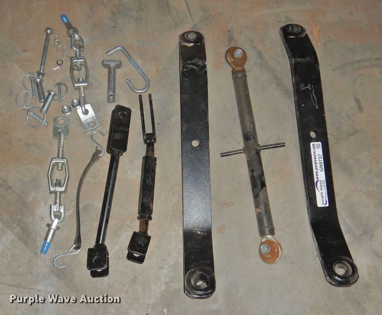 John Deere 1025R three point attachment kit in Plainview, TX Item GN9737 sold Purple Wave