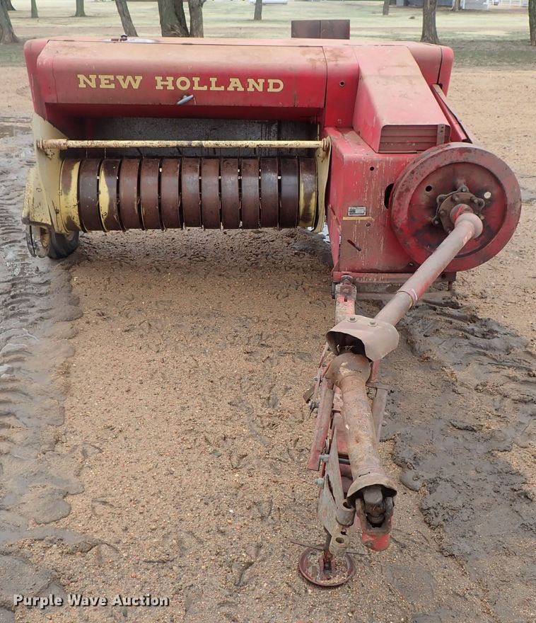 image for item GR9013 New Holland 271 Hayliner square baler