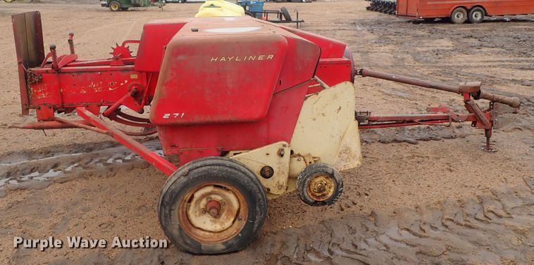image for item GR9013 New Holland 271 Hayliner square baler