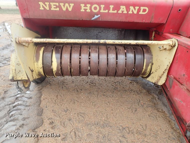 image for item GR9013 New Holland 271 Hayliner square baler