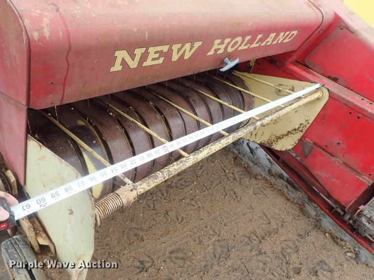 image for item GR9013 New Holland 271 Hayliner square baler