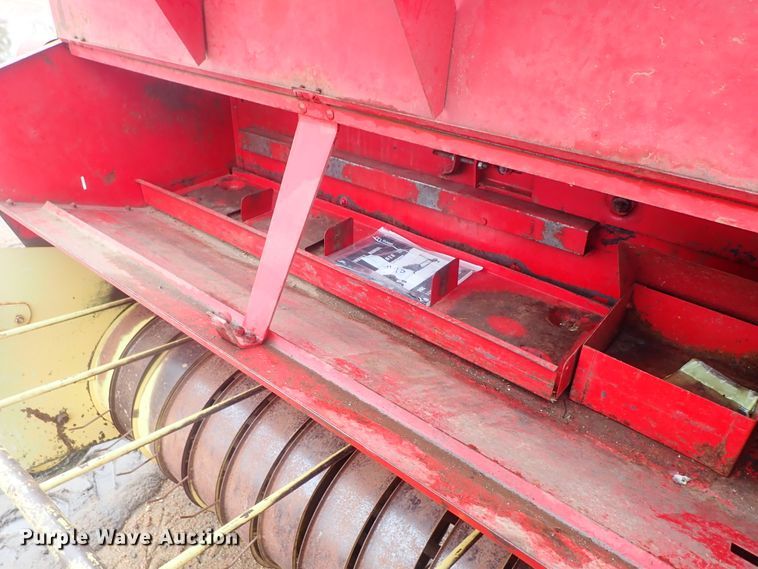 image for item GR9013 New Holland 271 Hayliner square baler