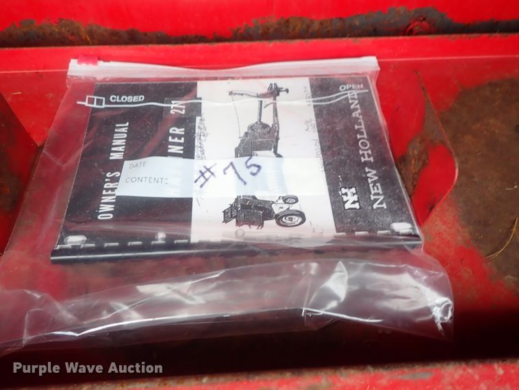 image for item GR9013 New Holland 271 Hayliner square baler