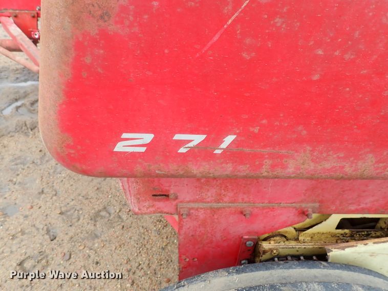 image for item GR9013 New Holland 271 Hayliner square baler