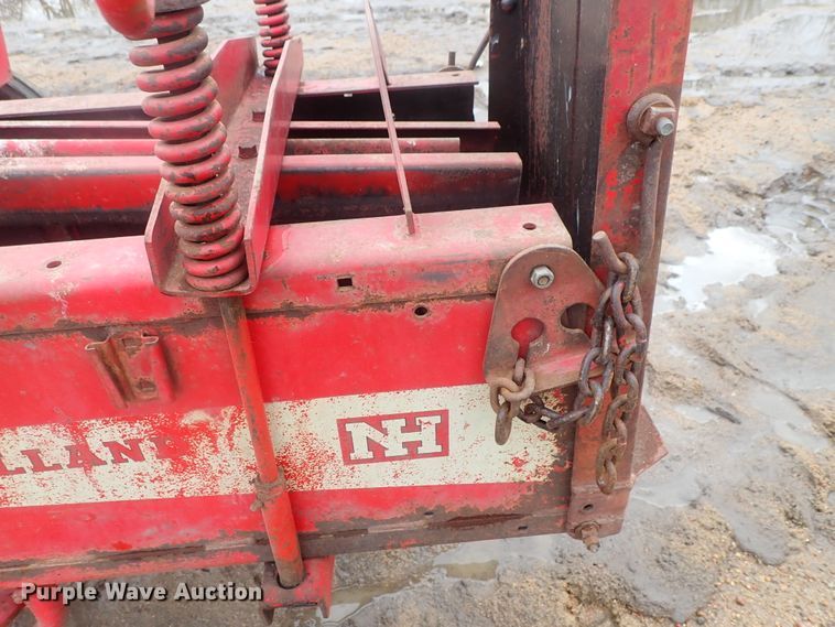 image for item GR9013 New Holland 271 Hayliner square baler