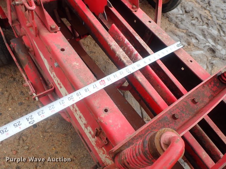 image for item GR9013 New Holland 271 Hayliner square baler