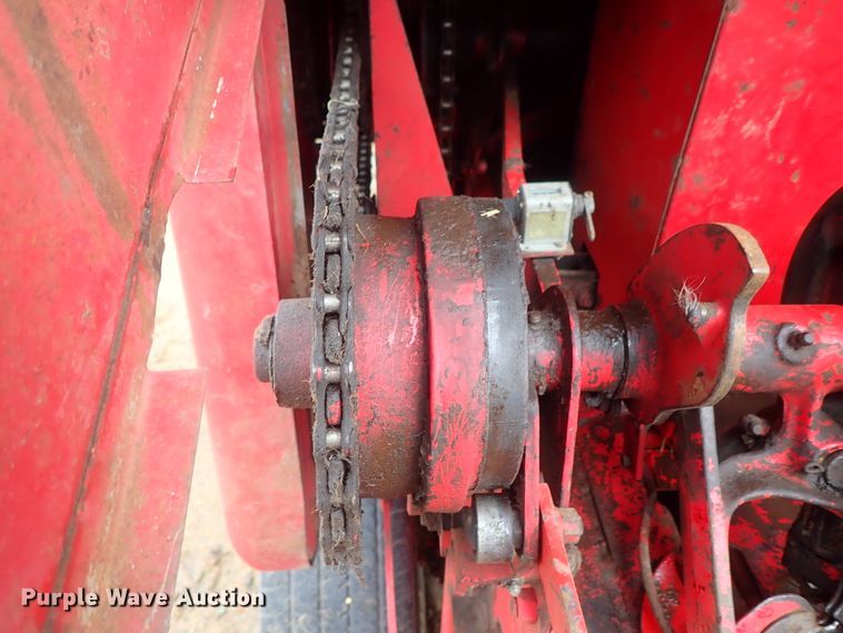 image for item GR9013 New Holland 271 Hayliner square baler