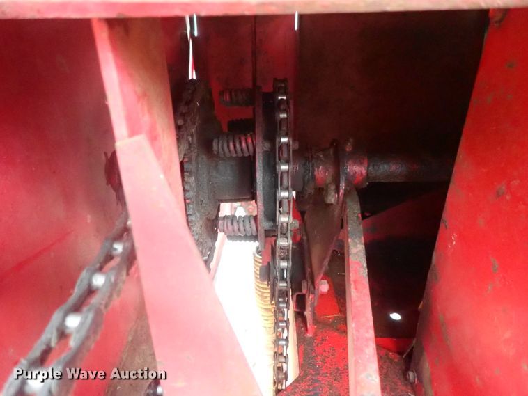 image for item GR9013 New Holland 271 Hayliner square baler