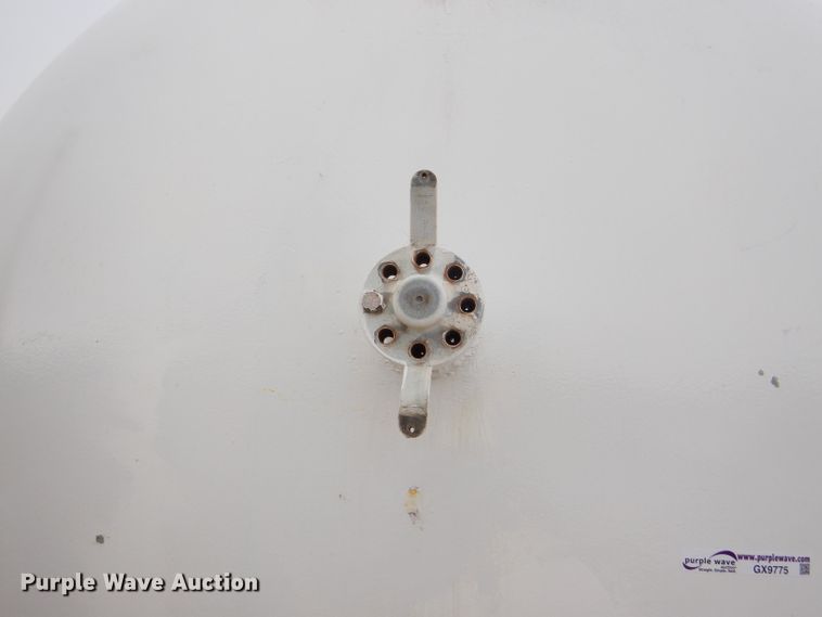 image for item GX9775 Anhydrous ammonia bulk tank
