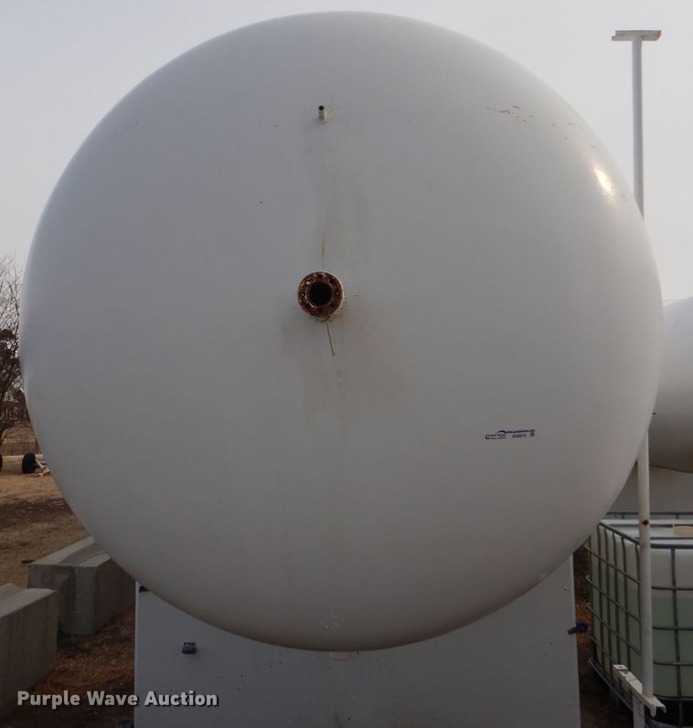 image for item GX9813 Anhydrous ammonia bulk tank
