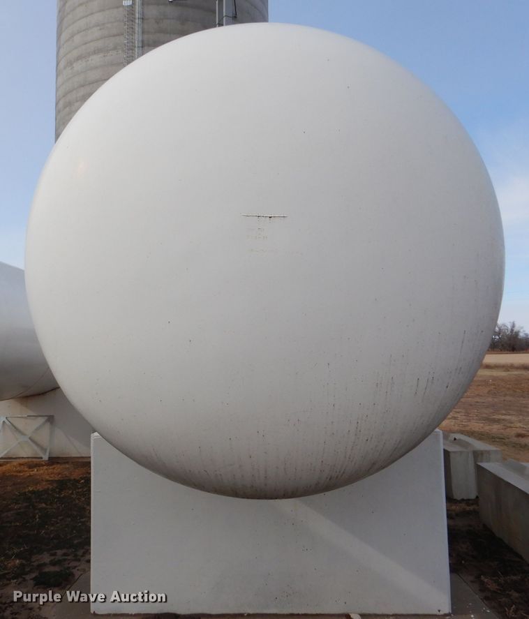 image for item GX9813 Anhydrous ammonia bulk tank