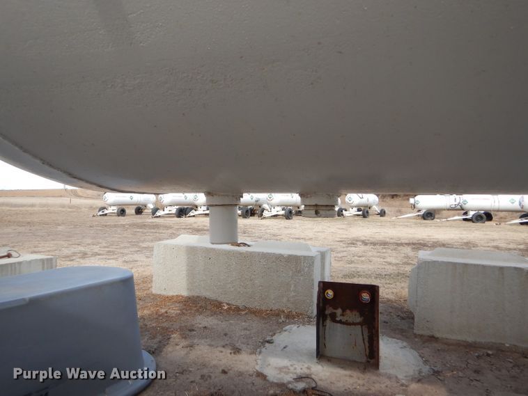 image for item GX9813 Anhydrous ammonia bulk tank