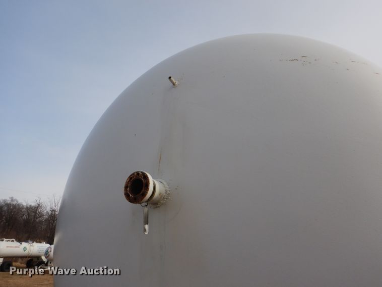 image for item GX9813 Anhydrous ammonia bulk tank