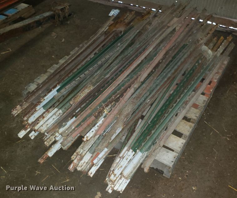 image for item L1421 (65) 5'L T-posts