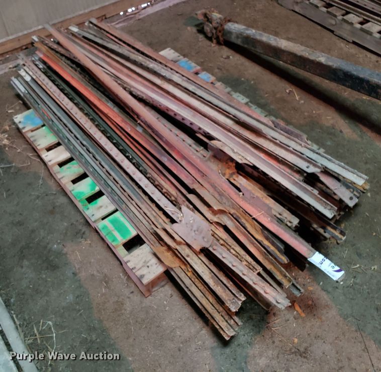 image for item L1422 (80) 6'L T-posts