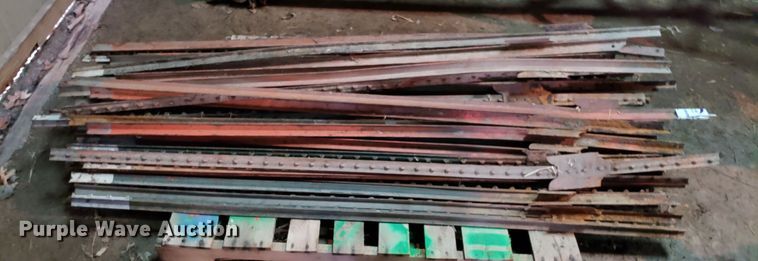 image for item L1422 (80) 6'L T-posts