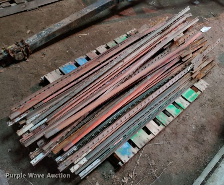 image for item L1422 (80) 6'L T-posts