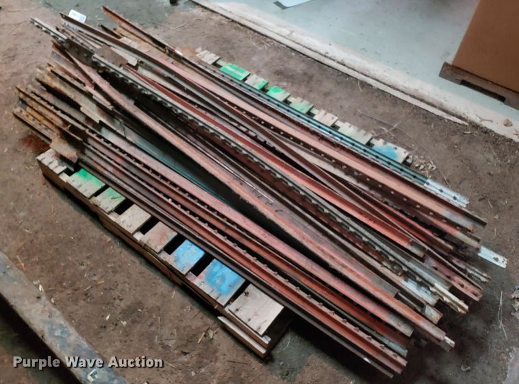 image for item L1422 (80) 6'L T-posts