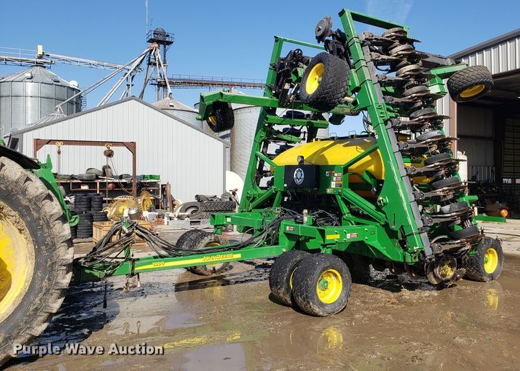 image for item L1437 2009 John Deere 1990 CCS air seeder