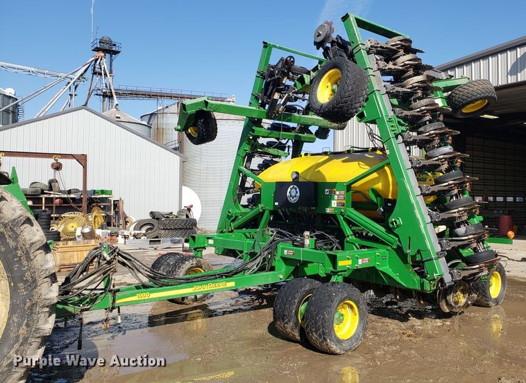 2009 John Deere 1990 CCS air seeder in Polo, MO Item L1437 sold Purple Wave