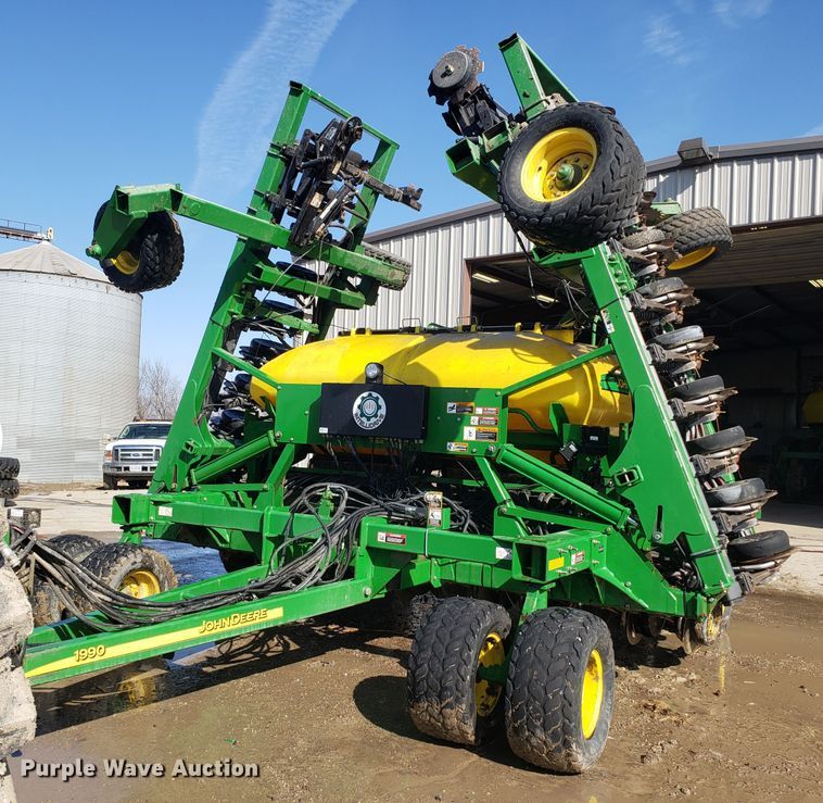 2009 John Deere 1990 CCS air seeder in Polo, MO Item L1437 sold Purple Wave