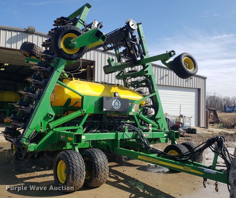 image for item L1437 2009 John Deere 1990 CCS air seeder
