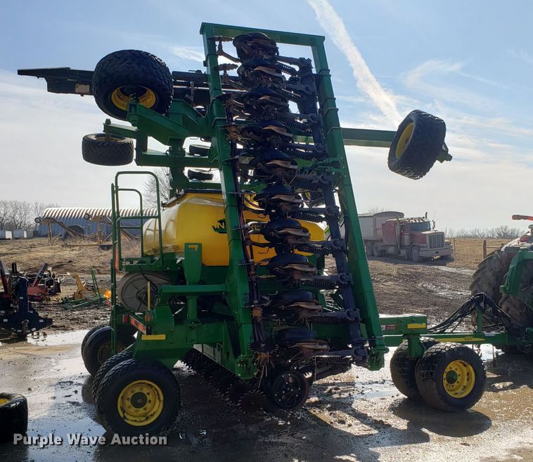 image for item L1437 2009 John Deere 1990 CCS air seeder